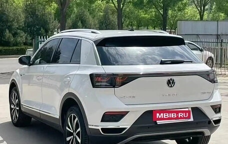 Volkswagen T-Roc I, 2023 год, 1 538 018 рублей, 3 фотография