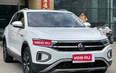 Volkswagen T-Roc I, 2023 год, 1 538 018 рублей, 2 фотография
