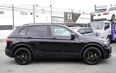Volkswagen Tiguan II, 2018 год, 1 570 000 рублей, 5 фотография