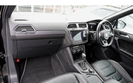 Volkswagen Tiguan II, 2018 год, 1 570 000 рублей, 12 фотография