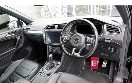 Volkswagen Tiguan II, 2018 год, 1 570 000 рублей, 13 фотография
