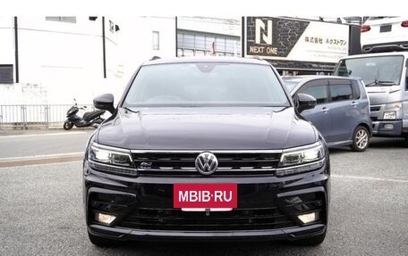 Volkswagen Tiguan II, 2018 год, 1 570 000 рублей, 2 фотография