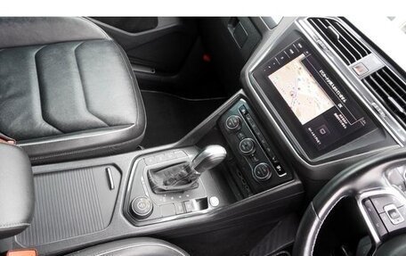 Volkswagen Tiguan II, 2018 год, 1 570 000 рублей, 16 фотография