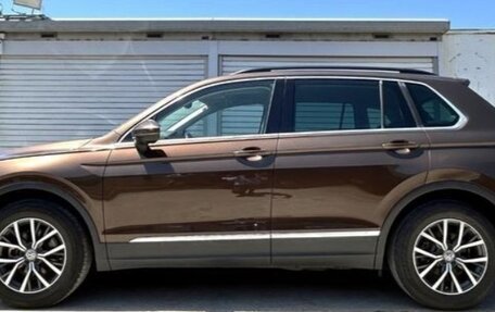 Volkswagen Tiguan II, 2017 год, 1 630 000 рублей, 3 фотография