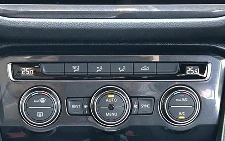 Volkswagen Tiguan II, 2017 год, 1 630 000 рублей, 12 фотография