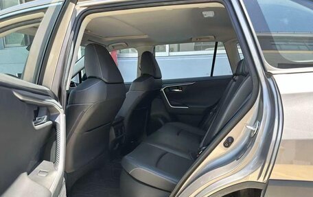 Toyota RAV4, 2021 год, 3 900 000 рублей, 8 фотография