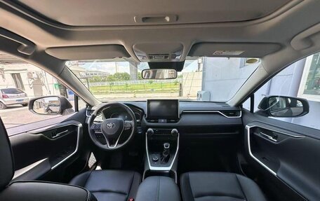 Toyota RAV4, 2021 год, 3 900 000 рублей, 6 фотография
