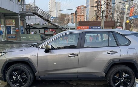 Toyota RAV4, 2021 год, 3 900 000 рублей, 2 фотография