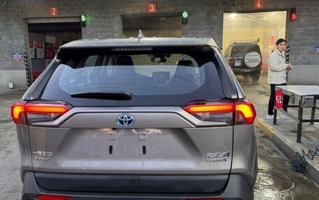Toyota RAV4, 2021 год, 3 900 000 рублей, 3 фотография