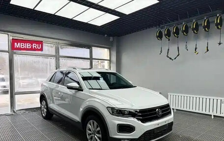 Volkswagen T-Roc I, 2022 год, 1 570 000 рублей, 3 фотография