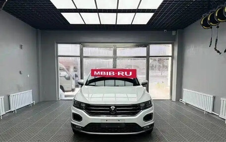 Volkswagen T-Roc I, 2022 год, 1 570 000 рублей, 2 фотография