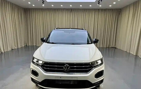 Volkswagen T-Roc I, 2022 год, 1 560 000 рублей, 2 фотография