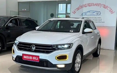 Volkswagen T-Roc I, 2022 год, 1 590 000 рублей, 1 фотография
