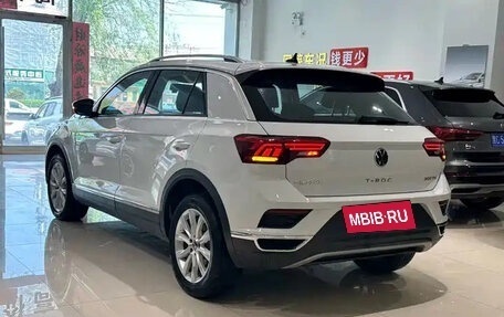 Volkswagen T-Roc I, 2022 год, 1 590 000 рублей, 3 фотография