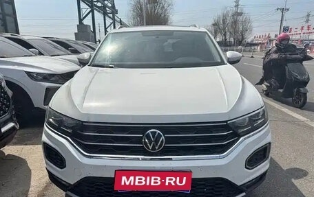 Volkswagen T-Roc I, 2022 год, 1 600 000 рублей, 2 фотография