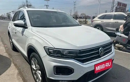 Volkswagen T-Roc I, 2022 год, 1 600 000 рублей, 3 фотография