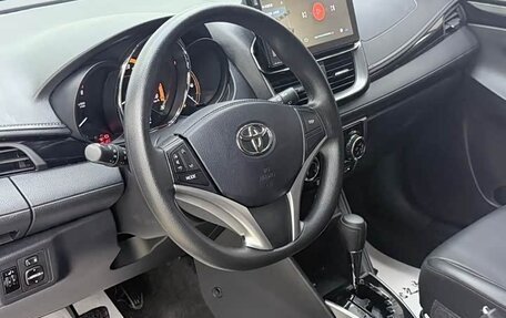 Toyota Yaris XP150 рестайлинг, 2022 год, 1 071 000 рублей, 9 фотография