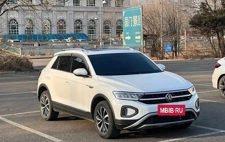 Volkswagen T-Roc I, 2023 год, 1 849 000 рублей, 2 фотография