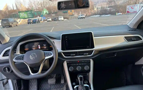 Volkswagen T-Roc I, 2023 год, 1 849 000 рублей, 7 фотография