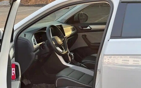 Volkswagen T-Roc I, 2023 год, 1 849 000 рублей, 8 фотография