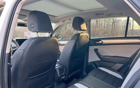 Volkswagen T-Roc I, 2023 год, 1 849 000 рублей, 12 фотография