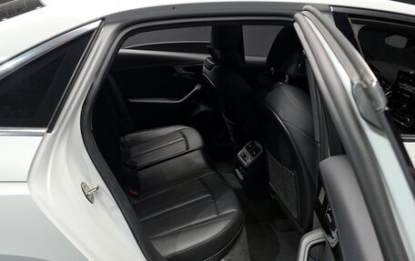 Audi A4, 2019 год, 2 300 000 рублей, 7 фотография