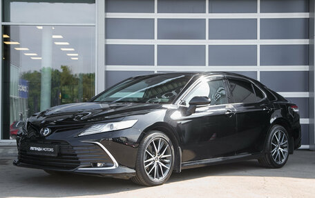 Toyota Camry, 2021 год, 2 890 000 рублей, 1 фотография