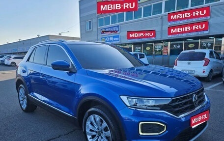 Volkswagen T-Roc I, 2023 год, 1 390 123 рублей, 1 фотография