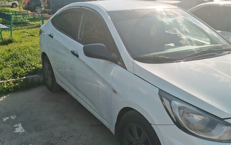 Hyundai Solaris II рестайлинг, 2012 год, 700 000 рублей, 3 фотография
