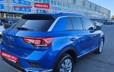 Volkswagen T-Roc I, 2023 год, 1 390 123 рублей, 2 фотография