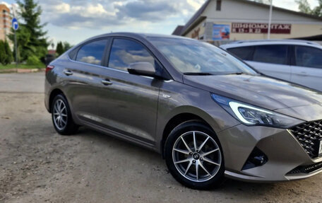 Hyundai Solaris II рестайлинг, 2021 год, 1 550 000 рублей, 2 фотография