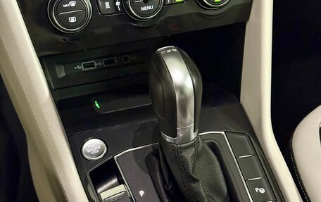 Volkswagen Tiguan II, 2018 год, 3 000 000 рублей, 12 фотография