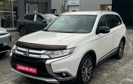 Mitsubishi Outlander III рестайлинг 3, 2017 год, 1 999 000 рублей, 1 фотография