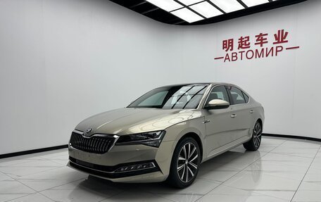 Skoda Superb III рестайлинг, 2022 год, 1 700 000 рублей, 1 фотография