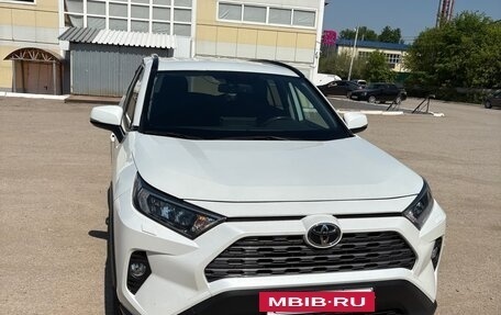 Toyota RAV4, 2020 год, 3 450 000 рублей, 2 фотография