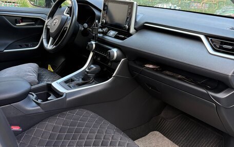 Toyota RAV4, 2020 год, 3 450 000 рублей, 11 фотография