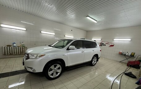 Toyota Highlander III, 2011 год, 2 100 000 рублей, 2 фотография