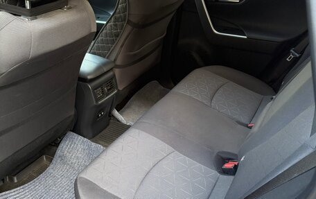 Toyota RAV4, 2020 год, 3 450 000 рублей, 10 фотография