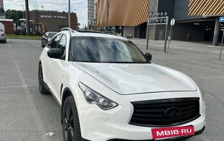 Infiniti QX70, 2014 год, 1 850 000 рублей, 2 фотография