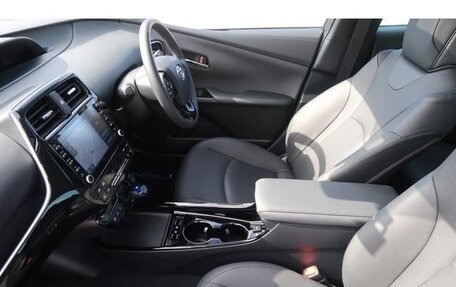 Toyota Prius IV XW50, 2022 год, 1 700 000 рублей, 9 фотография