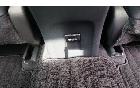 Toyota Prius IV XW50, 2022 год, 1 700 000 рублей, 11 фотография