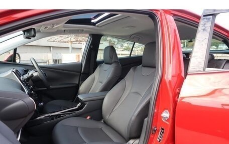 Toyota Prius IV XW50, 2022 год, 1 700 000 рублей, 7 фотография