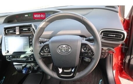 Toyota Prius IV XW50, 2022 год, 1 700 000 рублей, 12 фотография