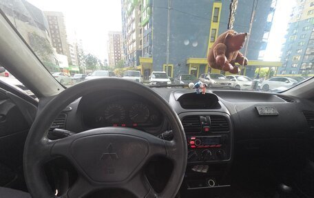 Mitsubishi Carisma I, 2003 год, 200 000 рублей, 3 фотография