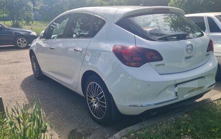 Opel Astra J, 2013 год, 990 000 рублей, 2 фотография