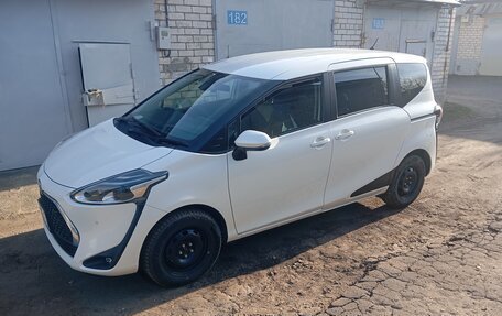 Toyota Sienta II, 2021 год, 1 750 000 рублей, 2 фотография