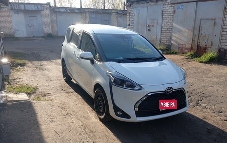 Toyota Sienta II, 2021 год, 1 750 000 рублей, 4 фотография