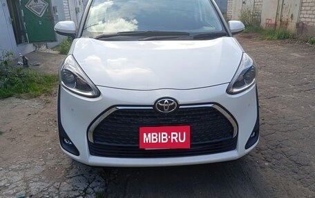 Toyota Sienta II, 2021 год, 1 750 000 рублей, 10 фотография