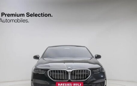BMW 5 серия, 2024 год, 5 700 000 рублей, 2 фотография