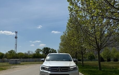 Toyota Hilux VIII, 2015 год, 3 349 000 рублей, 2 фотография
